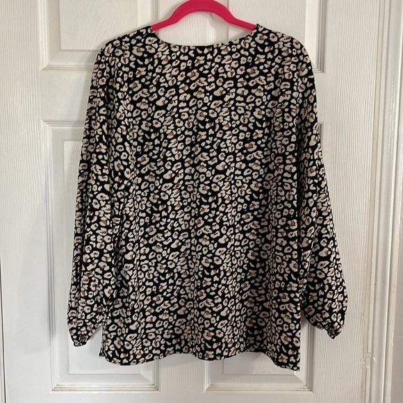 animal print lightweight blouse - Picture 5 of 6